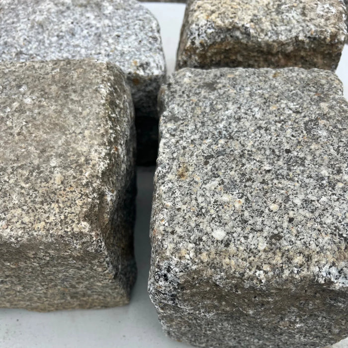 Store grå granit brosten til bæredygtig belægning – brugte/slidte